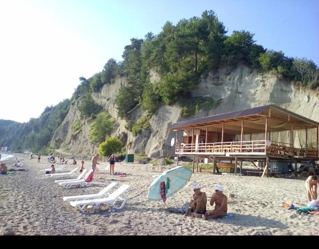 Zolotaya buhta 10 Hotel Pizunda Bagian luar foto