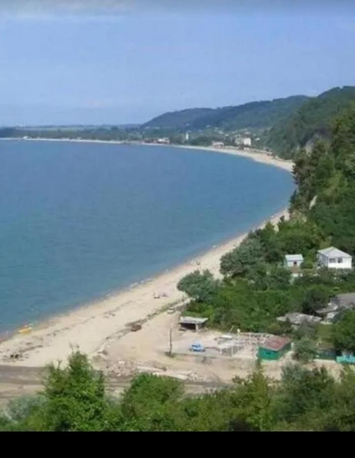 Zolotaya buhta 10 Hotel Pizunda Bagian luar foto